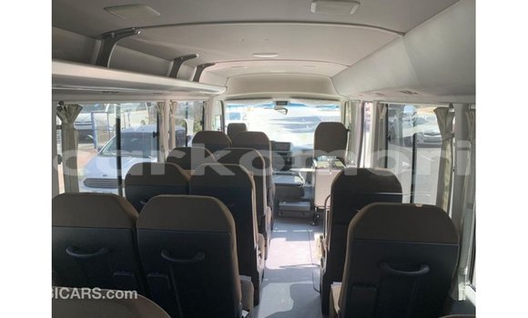 Acheter Import Voiture Toyota Coaster Blanc à Import - Dubai, Grande Comore Acheter Import Voiture Toyota Coaster Blanc à Import - Dubai, Grande Comore
