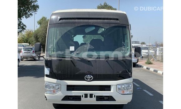 Acheter Import Voiture Toyota Coaster Blanc à Import - Dubai, Grande Comore Acheter Import Voiture Toyota Coaster Blanc à Import - Dubai, Grande Comore