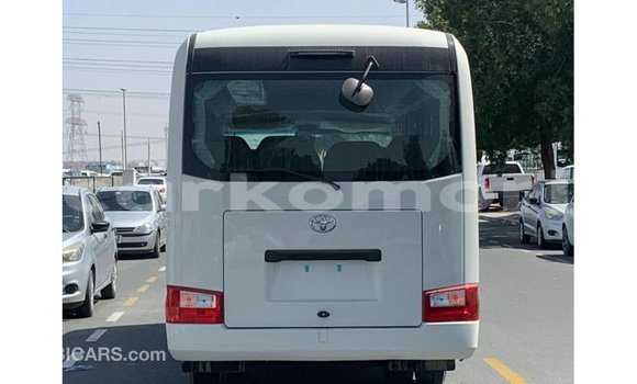 Acheter Import Voiture Toyota Coaster Blanc à Import - Dubai, Grande Comore Acheter Import Voiture Toyota Coaster Blanc à Import - Dubai, Grande Comore