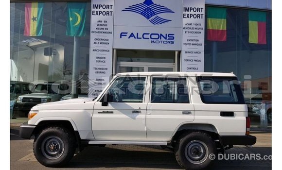 Acheter Import Voiture Toyota Land Cruiser Blanc à Import - Dubai, Grande Comore Acheter Import Voiture Toyota Land Cruiser Blanc à Import - Dubai, Grande Comore