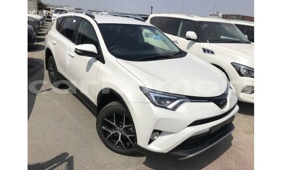 Buy Import Toyota 4Runner White Car in Import - Dubai in Great Comore Buy Import Toyota 4Runner White Car in Import - Dubai in Great Comore