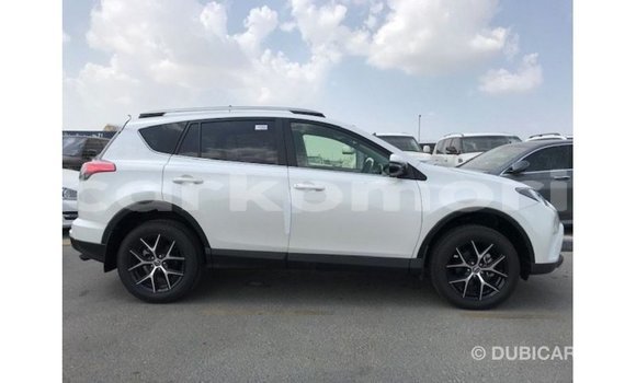 Buy Import Toyota 4Runner White Car in Import - Dubai in Great Comore Buy Import Toyota 4Runner White Car in Import - Dubai in Great Comore