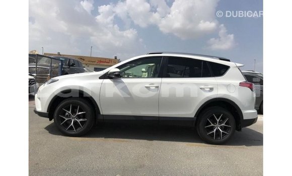 Buy Import Toyota 4Runner White Car in Import - Dubai in Great Comore Buy Import Toyota 4Runner White Car in Import - Dubai in Great Comore