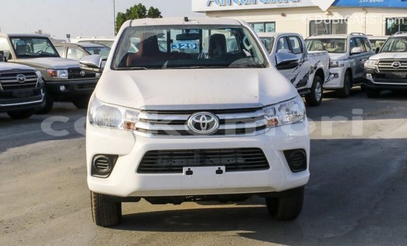 Acheter Import Voiture Toyota Hilux Blanc à Import - Dubai, Grande Comore Acheter Import Voiture Toyota Hilux Blanc à Import - Dubai, Grande Comore