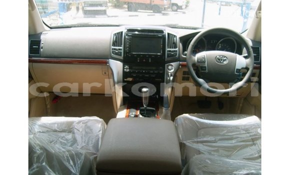 Acheter Import Voiture Toyota Land Cruiser Blanc à Import - Dubai, Grande Comore Acheter Import Voiture Toyota Land Cruiser Blanc à Import - Dubai, Grande Comore