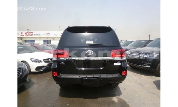 Acheter Import Voiture Toyota Land Cruiser Noir à Import - Dubai, Grande Comore Acheter Import Voiture Toyota Land Cruiser Noir à Import - Dubai, Grande Comore