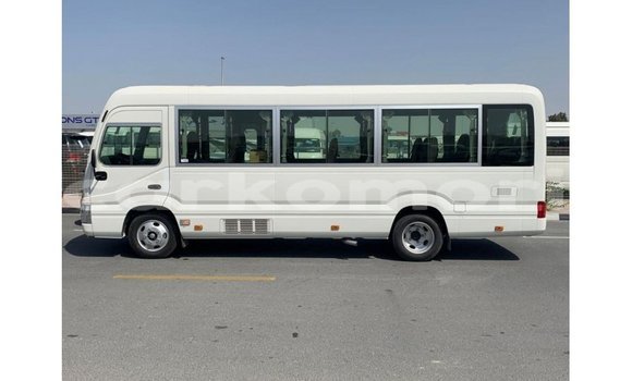 Acheter Import Voiture Toyota Coaster Blanc à Import - Dubai, Grande Comore Acheter Import Voiture Toyota Coaster Blanc à Import - Dubai, Grande Comore