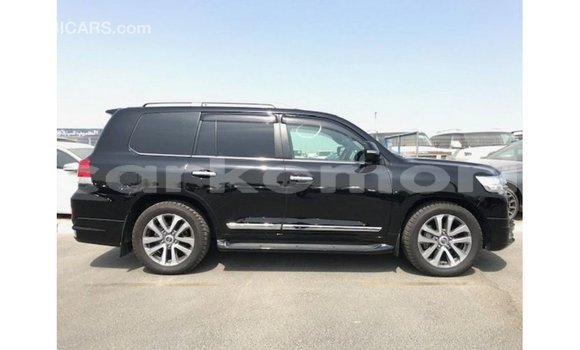 Acheter Import Voiture Toyota Land Cruiser Noir à Import - Dubai, Grande Comore Acheter Import Voiture Toyota Land Cruiser Noir à Import - Dubai, Grande Comore
