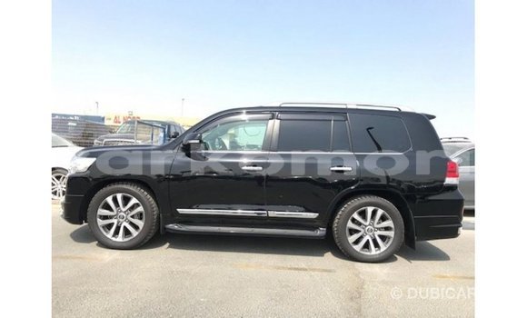 Acheter Import Voiture Toyota Land Cruiser Noir à Import - Dubai, Grande Comore Acheter Import Voiture Toyota Land Cruiser Noir à Import - Dubai, Grande Comore