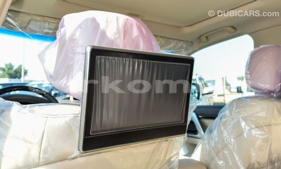 Acheter Import Voiture Toyota Land Cruiser Blanc à Import - Dubai, Grande Comore Acheter Import Voiture Toyota Land Cruiser Blanc à Import - Dubai, Grande Comore