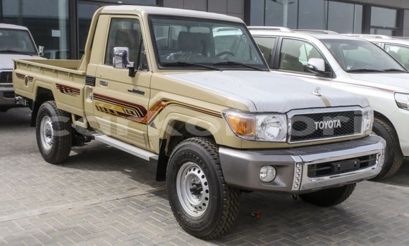 Acheter Import Voiture Toyota Land Cruiser Beige à Import - Dubai, Grande Comore Acheter Import Voiture Toyota Land Cruiser Beige à Import - Dubai, Grande Comore