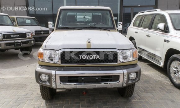 Acheter Import Voiture Toyota Land Cruiser Beige à Import - Dubai, Grande Comore Acheter Import Voiture Toyota Land Cruiser Beige à Import - Dubai, Grande Comore
