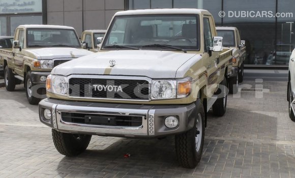 Acheter Import Voiture Toyota Land Cruiser Beige à Import - Dubai, Grande Comore Acheter Import Voiture Toyota Land Cruiser Beige à Import - Dubai, Grande Comore