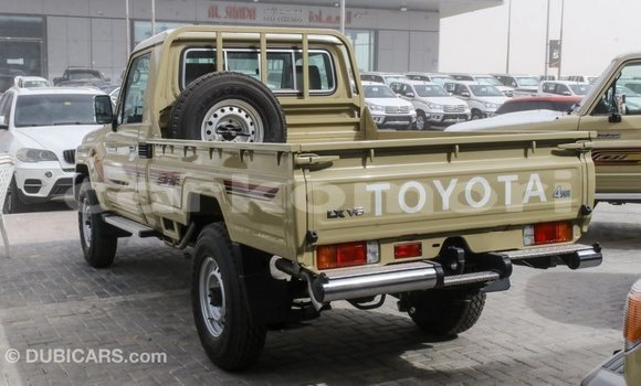 Acheter Import Voiture Toyota Land Cruiser Beige à Import - Dubai, Grande Comore Acheter Import Voiture Toyota Land Cruiser Beige à Import - Dubai, Grande Comore