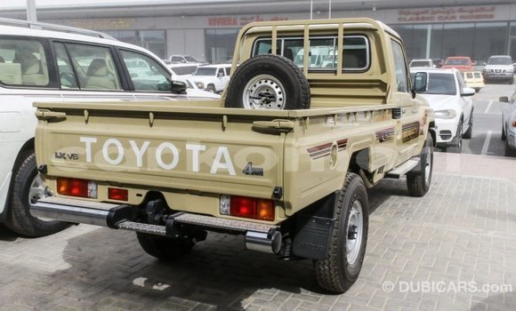 Acheter Import Voiture Toyota Land Cruiser Beige à Import - Dubai, Grande Comore Acheter Import Voiture Toyota Land Cruiser Beige à Import - Dubai, Grande Comore