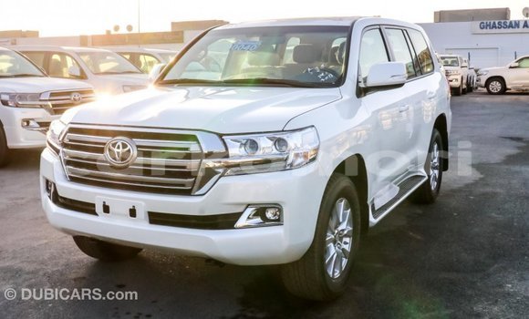 Acheter Import Voiture Toyota Land Cruiser Blanc à Import - Dubai, Grande Comore Acheter Import Voiture Toyota Land Cruiser Blanc à Import - Dubai, Grande Comore