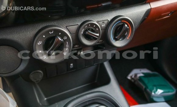 Acheter Import Voiture Toyota Hilux Blanc à Import - Dubai, Grande Comore Acheter Import Voiture Toyota Hilux Blanc à Import - Dubai, Grande Comore