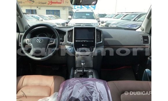 Acheter Import Voiture Toyota Land Cruiser Noir à Import - Dubai, Grande Comore Acheter Import Voiture Toyota Land Cruiser Noir à Import - Dubai, Grande Comore