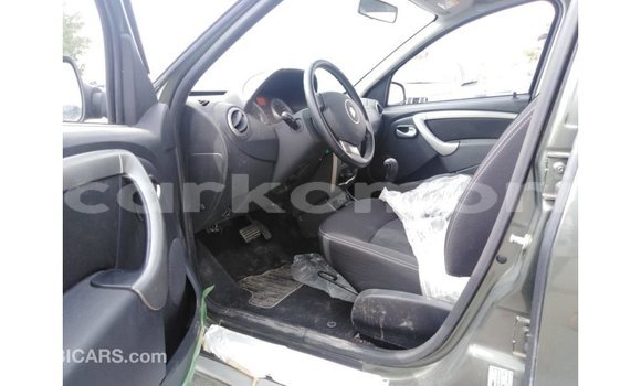 Buy Import Renault Duster Green Car in Import - Dubai in Great Comore Buy Import Renault Duster Green Car in Import - Dubai in Great Comore