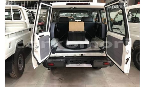 Buy Import Toyota Land Cruiser White Car in Import - Dubai in Great Comore Buy Import Toyota Land Cruiser White Car in Import - Dubai in Great Comore