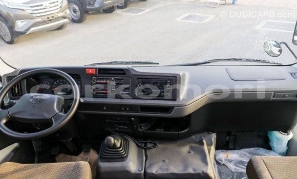 Acheter Import Voiture Toyota Coaster Blanc à Import - Dubai, Grande Comore Acheter Import Voiture Toyota Coaster Blanc à Import - Dubai, Grande Comore