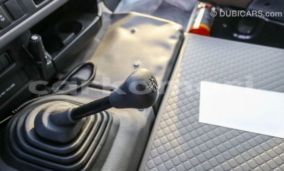 Acheter Import Voiture Toyota Coaster Blanc à Import - Dubai, Grande Comore Acheter Import Voiture Toyota Coaster Blanc à Import - Dubai, Grande Comore