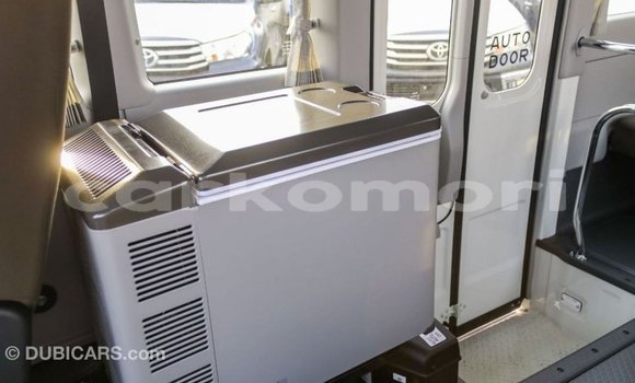 Acheter Import Voiture Toyota Coaster Blanc à Import - Dubai, Grande Comore Acheter Import Voiture Toyota Coaster Blanc à Import - Dubai, Grande Comore