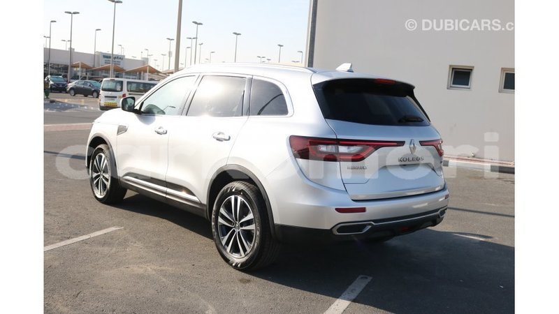 Big with watermark renault 4 grande comore import dubai 2434