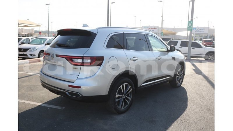 Big with watermark renault 4 grande comore import dubai 2434