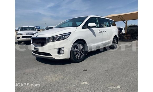Acheter Import Voiture Kia Carnival Blanc à Import - Dubai, Grande Comore Acheter Import Voiture Kia Carnival Blanc à Import - Dubai, Grande Comore