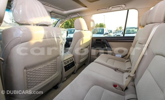 Acheter Import Voiture Toyota Land Cruiser Blanc à Import - Dubai, Grande Comore Acheter Import Voiture Toyota Land Cruiser Blanc à Import - Dubai, Grande Comore