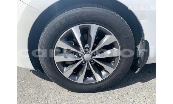 Acheter Import Voiture Kia Carnival Blanc à Import - Dubai, Grande Comore Acheter Import Voiture Kia Carnival Blanc à Import - Dubai, Grande Comore