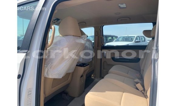 Acheter Import Voiture Kia Carnival Blanc à Import - Dubai, Grande Comore Acheter Import Voiture Kia Carnival Blanc à Import - Dubai, Grande Comore