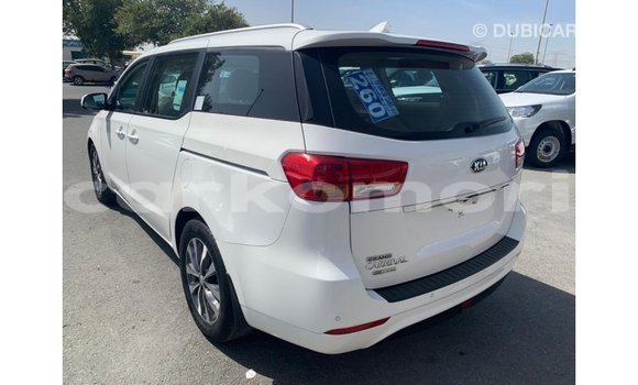 Acheter Import Voiture Kia Carnival Blanc à Import - Dubai, Grande Comore Acheter Import Voiture Kia Carnival Blanc à Import - Dubai, Grande Comore