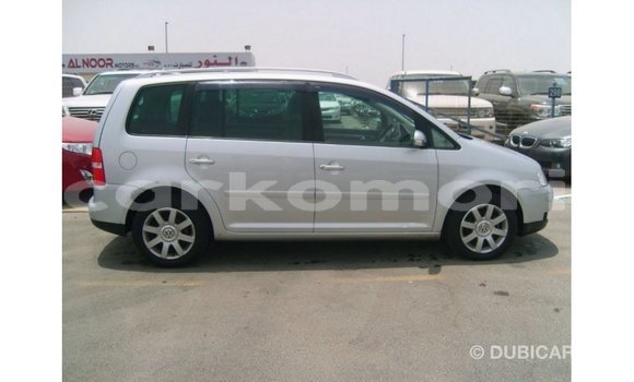 Acheter Import Voiture Volkswagen Touran Autre à Import - Dubai, Grande Comore Acheter Import Voiture Volkswagen Touran Autre à Import - Dubai, Grande Comore