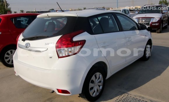 Acheter Import Voiture Toyota Yaris Blanc à Import - Dubai, Grande Comore Acheter Import Voiture Toyota Yaris Blanc à Import - Dubai, Grande Comore