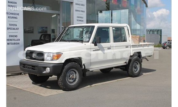 Buy Import Toyota Land Cruiser White Car in Import - Dubai in Great Comore Buy Import Toyota Land Cruiser White Car in Import - Dubai in Great Comore