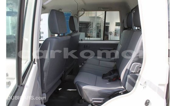 Buy Import Toyota Land Cruiser White Car in Import - Dubai in Great Comore Buy Import Toyota Land Cruiser White Car in Import - Dubai in Great Comore
