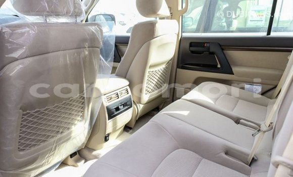 Acheter Import Voiture Toyota Land Cruiser Blanc à Import - Dubai, Grande Comore Acheter Import Voiture Toyota Land Cruiser Blanc à Import - Dubai, Grande Comore