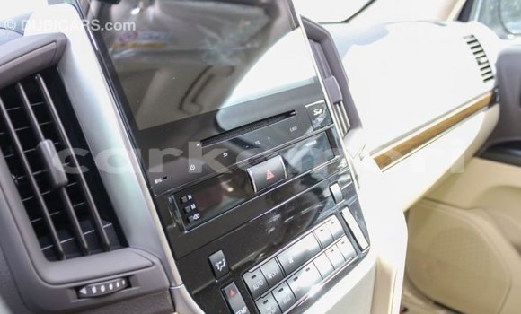 Acheter Import Voiture Toyota Land Cruiser Blanc à Import - Dubai, Grande Comore Acheter Import Voiture Toyota Land Cruiser Blanc à Import - Dubai, Grande Comore