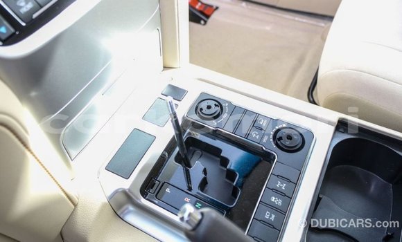 Acheter Import Voiture Toyota Land Cruiser Blanc à Import - Dubai, Grande Comore Acheter Import Voiture Toyota Land Cruiser Blanc à Import - Dubai, Grande Comore