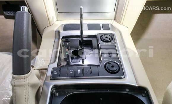 Acheter Import Voiture Toyota Land Cruiser Blanc à Import - Dubai, Grande Comore Acheter Import Voiture Toyota Land Cruiser Blanc à Import - Dubai, Grande Comore