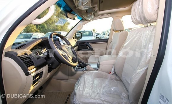 Acheter Import Voiture Toyota Land Cruiser Blanc à Import - Dubai, Grande Comore Acheter Import Voiture Toyota Land Cruiser Blanc à Import - Dubai, Grande Comore