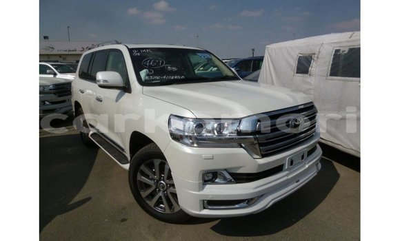 Buy Import Toyota Land Cruiser White Car in Import - Dubai in Great Comore Buy Import Toyota Land Cruiser White Car in Import - Dubai in Great Comore