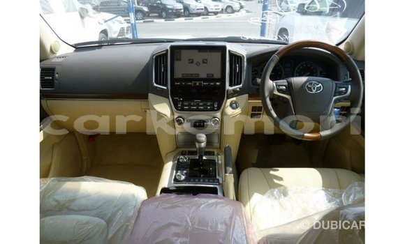 Buy Import Toyota Land Cruiser White Car in Import - Dubai in Great Comore Buy Import Toyota Land Cruiser White Car in Import - Dubai in Great Comore