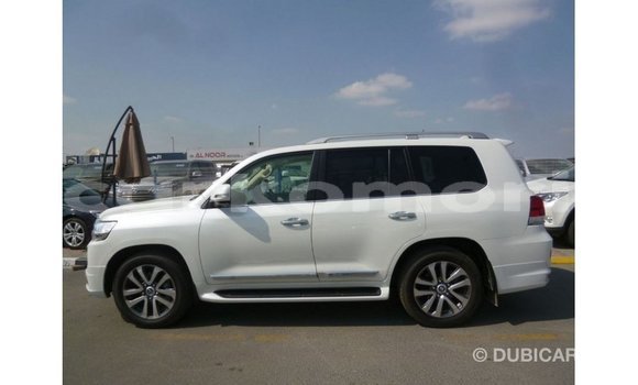 Buy Import Toyota Land Cruiser White Car in Import - Dubai in Great Comore Buy Import Toyota Land Cruiser White Car in Import - Dubai in Great Comore
