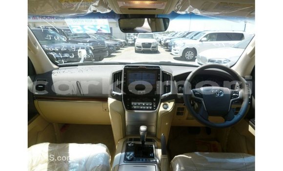 Buy Import Toyota Land Cruiser White Car in Import - Dubai in Great Comore Buy Import Toyota Land Cruiser White Car in Import - Dubai in Great Comore