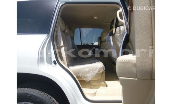 Buy Import Toyota Land Cruiser White Car in Import - Dubai in Great Comore Buy Import Toyota Land Cruiser White Car in Import - Dubai in Great Comore