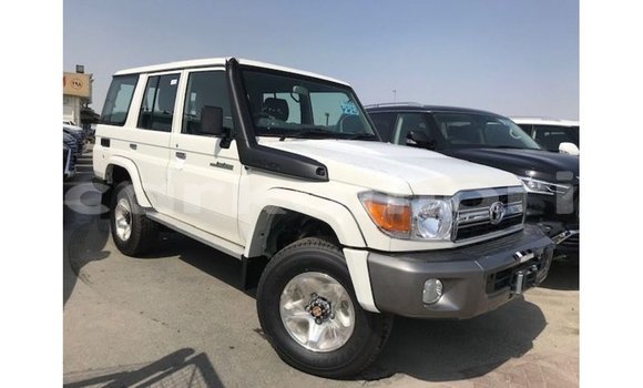 Buy Import Toyota Land Cruiser White Car in Import - Dubai in Great Comore Buy Import Toyota Land Cruiser White Car in Import - Dubai in Great Comore