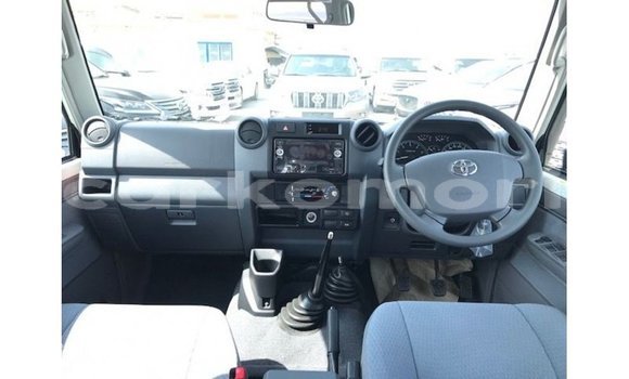 Buy Import Toyota Land Cruiser White Car in Import - Dubai in Great Comore Buy Import Toyota Land Cruiser White Car in Import - Dubai in Great Comore